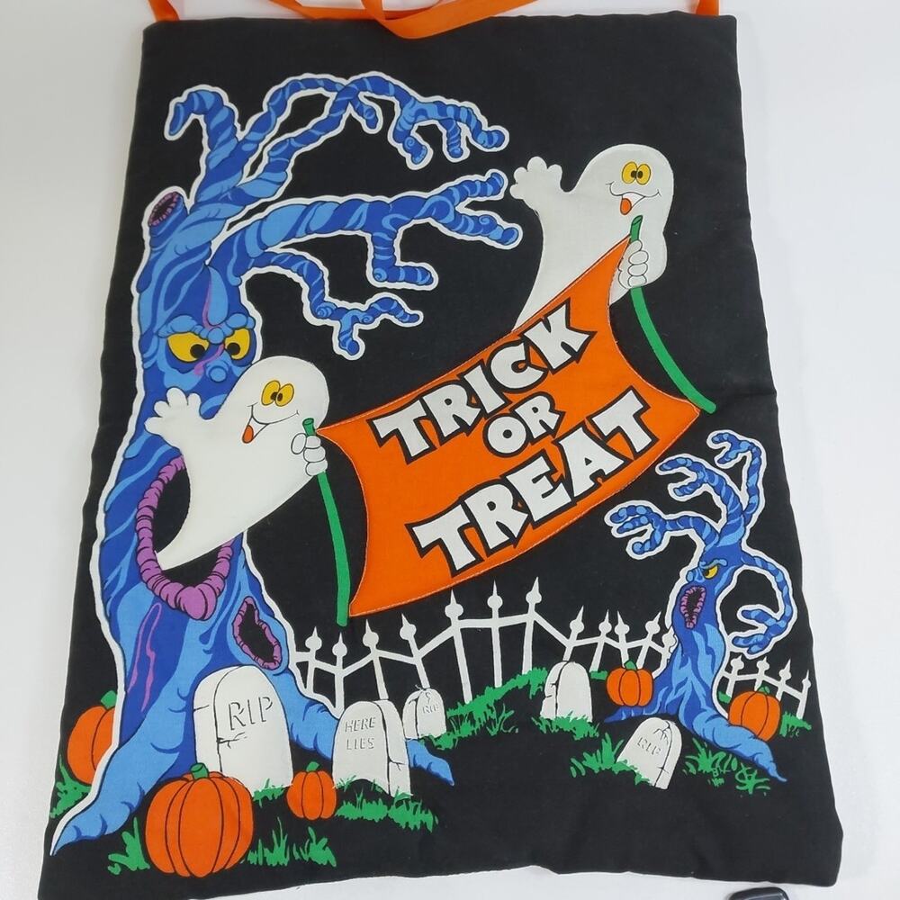 VTG Ghosts in‎ Graveyard Trick Treat Decor Glows in the Dark